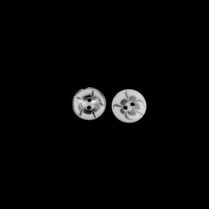 Two-hole transparent flower round white plastic buttons - diametre 14 mm - 10 pieces