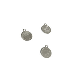 Silvery metal flat round letter W pendant - diametre 10 mm - 4 pieces