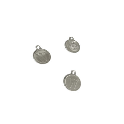 Silvery metal flat round letter W pendant - diametre 10 mm - 4 pieces