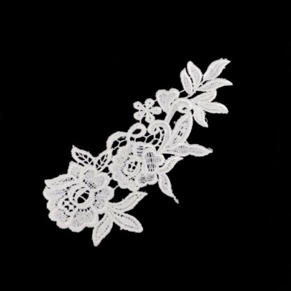 White lace flowers with leaves - size 80 x 185 mm