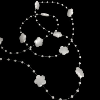 Cream plastic flowers and beads string by metre - diametre 15 mm