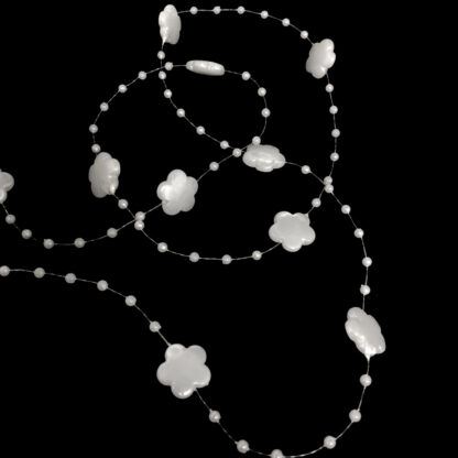 Cream plastic flowers and beads string by metre - diametre 15 mm