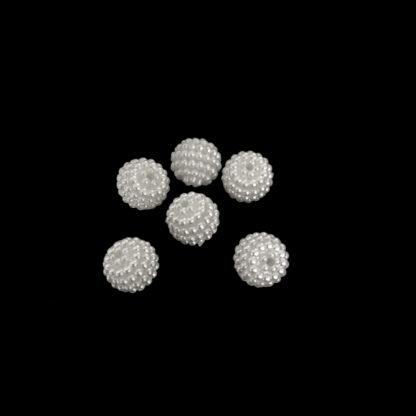 Pearly round cream white with studs beads - diametre 9 mm - 6 pieces
