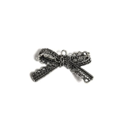 Silvery metal bow pendant - size 25 x 42 mm