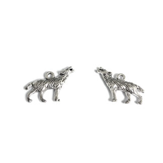 Silvery metal wolf pendant - size 19 x 26 mm