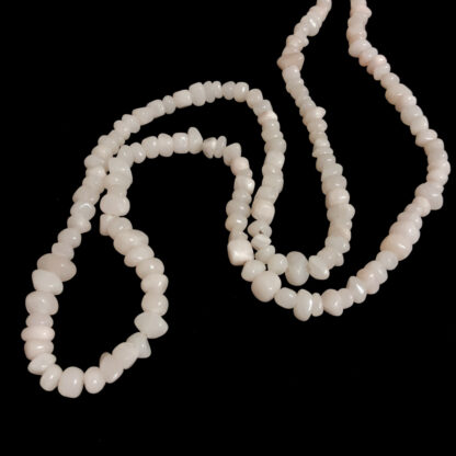Pinkish white stone beads by strand - diametre 7 mm - length 92 cm