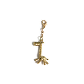 Golden metal chain clasp giraffe pendant - size 18 x 29 mm - length 58 mm