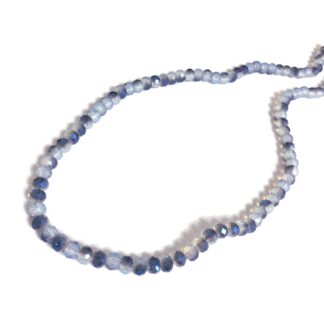 Faceted round blue and white beads by strand - diametre 6 mm - length 46 cm