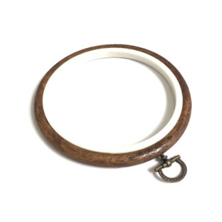 White and brown round plastic embroidery hoop - diametre 120 mm