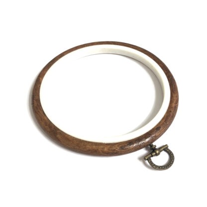 White and brown round plastic embroidery hoop - diametre 120 mm