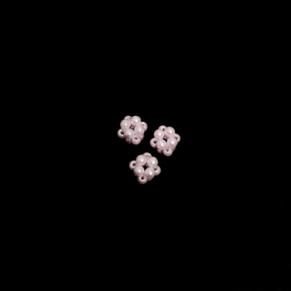 Pearly pinkish white beads cluster balls - diametre 8 mm - 3 pieces