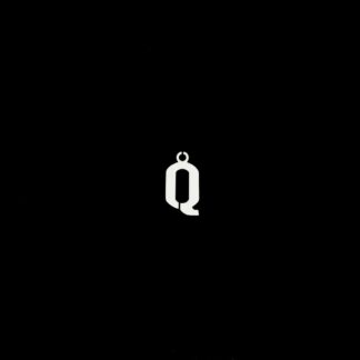 Silvery metal letter Q pendant - size 7 x 13 mm
