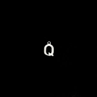 Silvery metal letter Q pendants - size 7 x 11 mm - 5 pieces