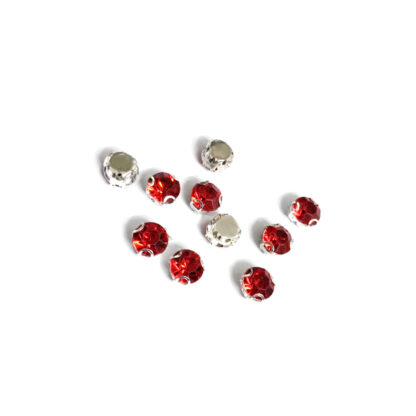 Silvery metal claws cup faceted round red sew-on rhinestones - diametre 7 mm - 10 pieces