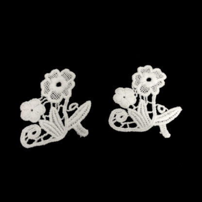 White lace flowers with leaves - size 50 x 60 mm - 2 pieces