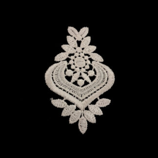 Heart-shaped cream white lace flower with leaves - size 48 x 73 mm
