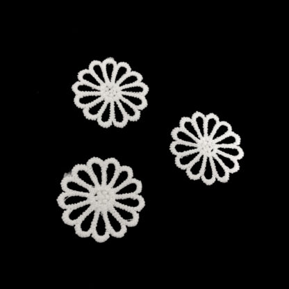 White lace flower - diametre 34 mm - 3 pieces