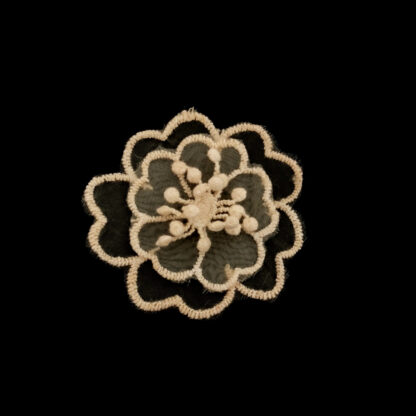 Embroided orangish yellow netting flower with stamens - diametre 65 mm