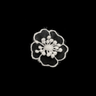 Embroided white netting flower with stamens - diametre 60 mm
