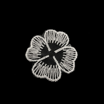 Embroided white netting flower - diametre 55 mm