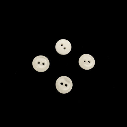 Two-hole shiny face round cream white plastic buttons - diametre 11 mm - 4 pieces
