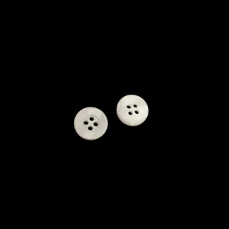 Four-hole round cream white plastic buttons - diametre 13 mm - 3 pieces