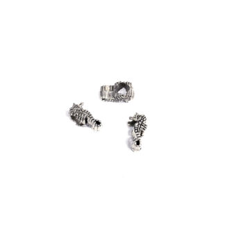 Silvery metal seahorse beads - size 6 x 12.5 mm - 3 pieces