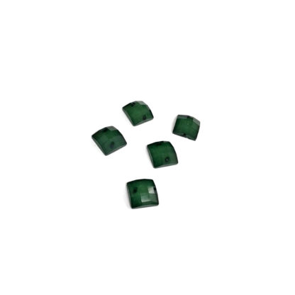 Faceted square flat-back glittery green sew-on rhinestones - size 7 mm - 5 pieces