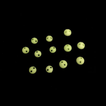 Round flat-back yellowish light green sew-on rhinestones - diametre 6 mm - 12 pieces