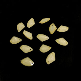 Faceted triangular flat-back glittery yellow sew-on rhinestones - size 8 x 14 mm - 13 pieces