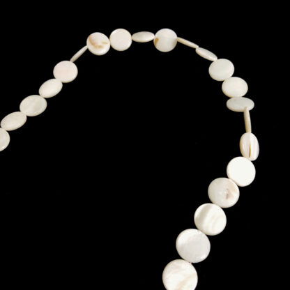 Flat round cream white shell beads by strand - diametre 11 mm - length 39 cm
