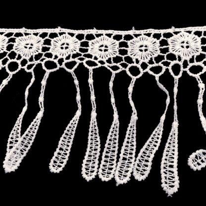 White flowers lace fringe by metre - width 95 mm