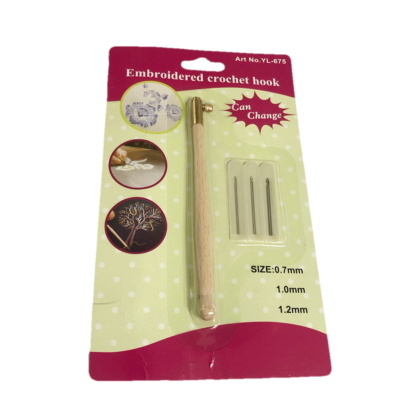 Embroidery crochet hook with wooden handle, golden metal tip and 3 needles - size 6 x 113 mm
