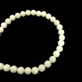 Round yellowish light green stone beads by strand - diametre 10 mm - length 29 cm