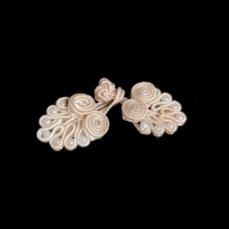 Reddish cream knot frog closure with pearly white beads - size 22 x 51 mm