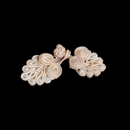 Reddish cream knot frog closure with pearly white beads - size 22 x 51 mm