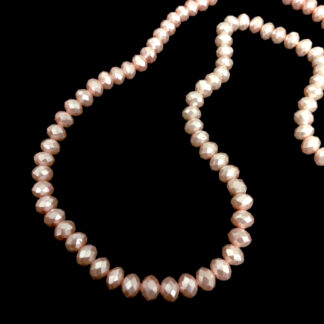 Faceted round pinkish beige beads by strand - diametre 8 mm - length 82 cm