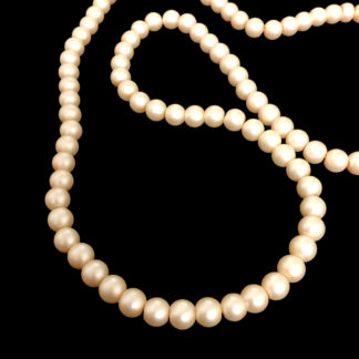 Round yellowish beige beads by strand - diametre 8 mm - length 80 cm