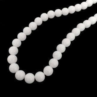Round white beads by strand - diametre 10 mm - length 37 cm