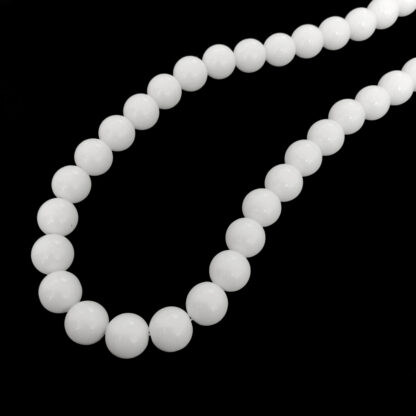 Round white beads by strand - diametre 10 mm - length 37 cm