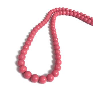 Round reddish pink beads by strand - diametre 8 mm - length 62 cm