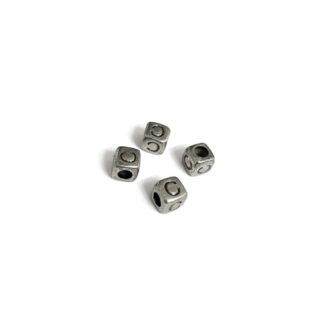 Silvery letter C cube bead - size 7 mm - 4 pieces